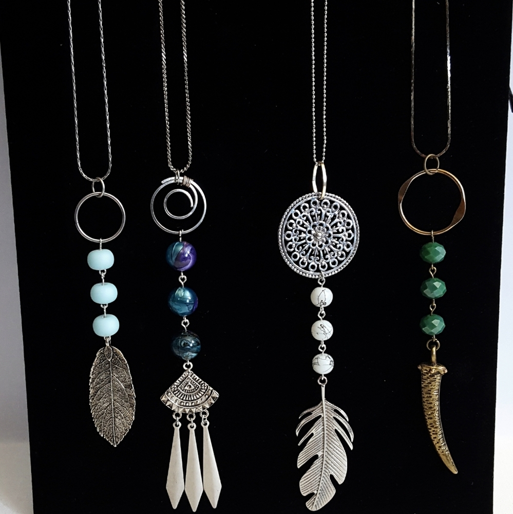 Pendant necklaces